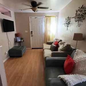 https://darling-1br-near-convention-center.hotelsofphoenix.com